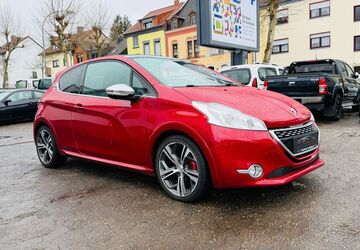 Peugeot 208 102.000 km 7.900 &euro; Saarbrücken 66115