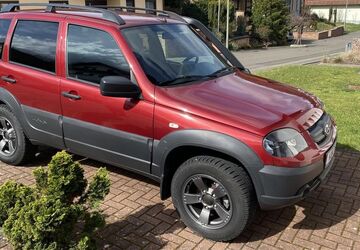 Lada Niva 17.100 km 14.600 &euro; Queidersbach 66851