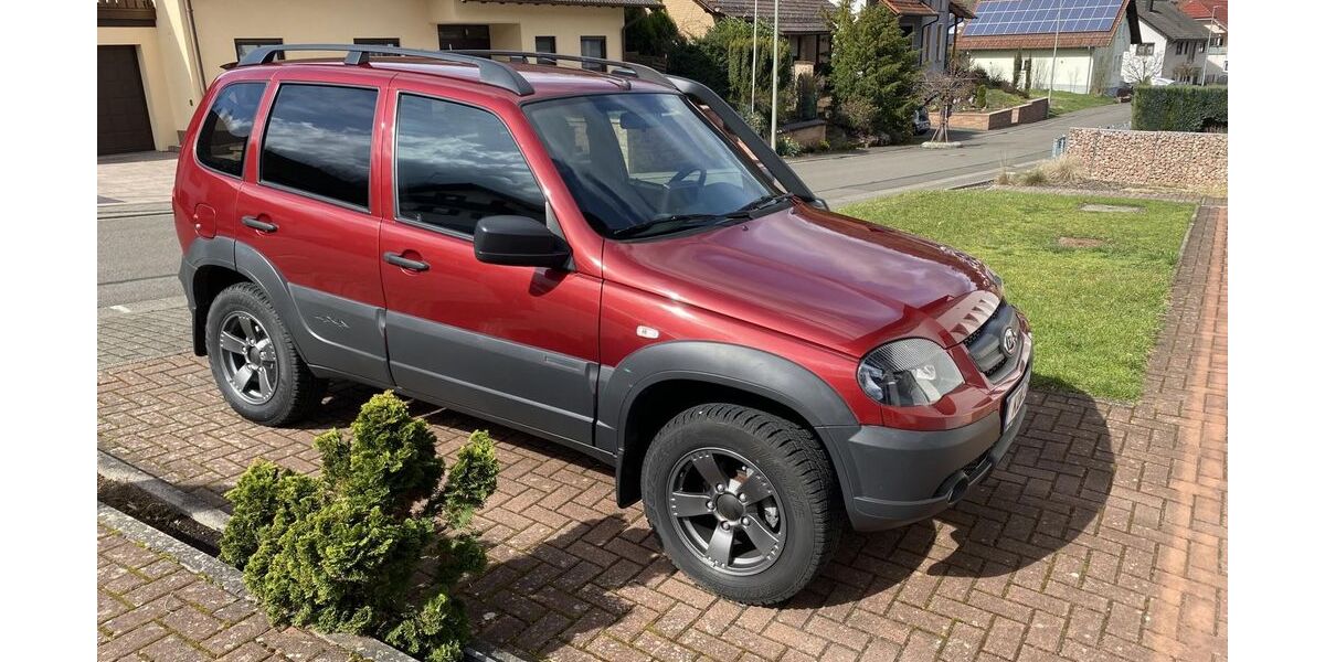 Lada Niva 17.100 km 14.999 &euro; Queidersbach 66851