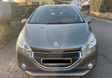 Peugeot 208 165.000 km 4.650 &euro; Illingen 66557