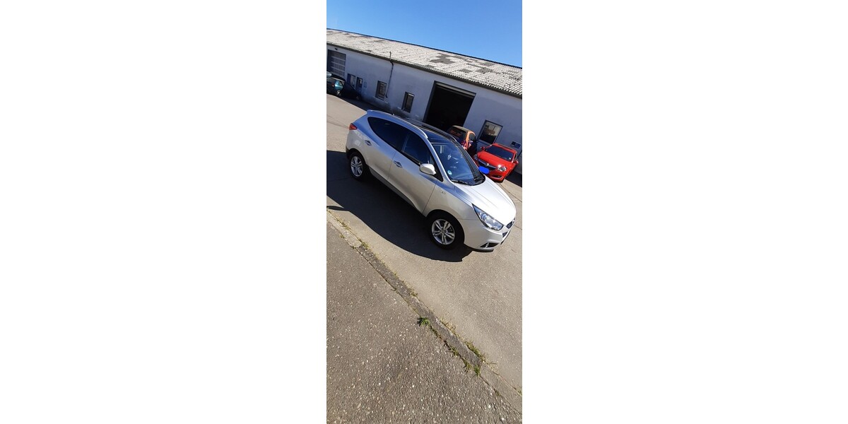 Hyundai IX35 180.000 km 9.000 &euro; Dellfeld 66503