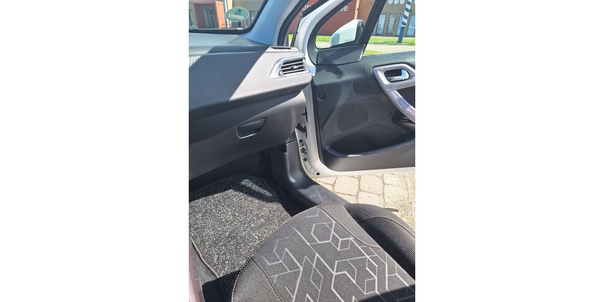 Peugeot 2008 95.000 km 7.900 &euro; Blieskastel 66440