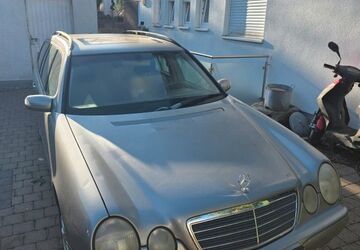 Mercedes-Benz E 270 180.000 km 1.400 &euro; Homburg 66424