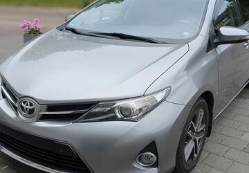 Toyota Auris 153.000 km 6.700 &euro; Homburg 66424